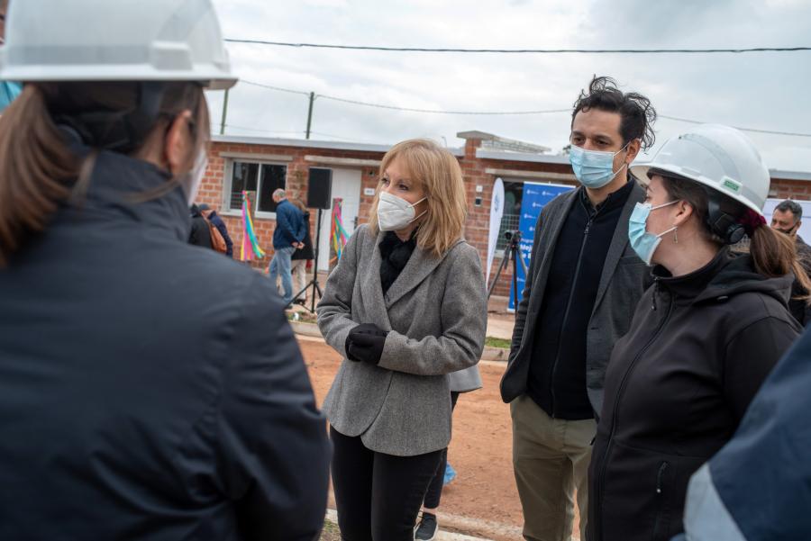 Entrega de viviendas en el barrio Cauceglia