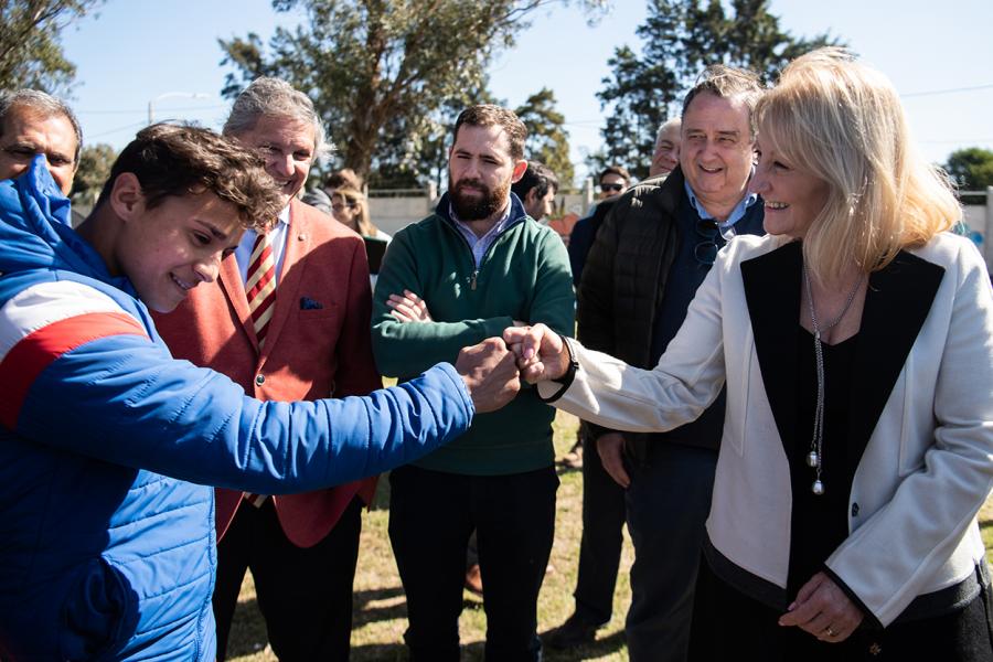 Firma de convenio con el Club Nacional de Fútbol en la ciudad deportiva Los Céspedes