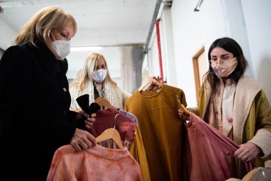 Recorrida por empresa textil en el PTI