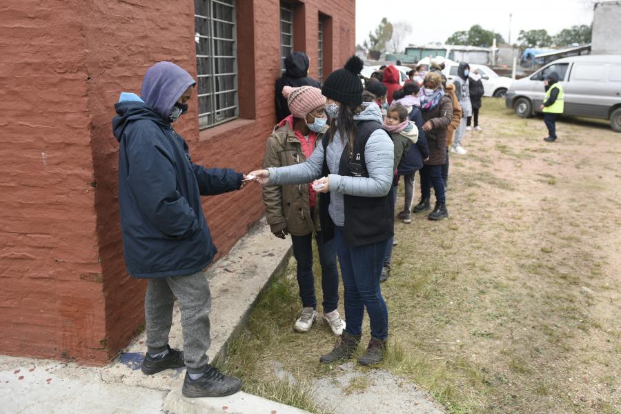  Vacunatorio móvil contra el covid-19 en barrio 1° de Mayo