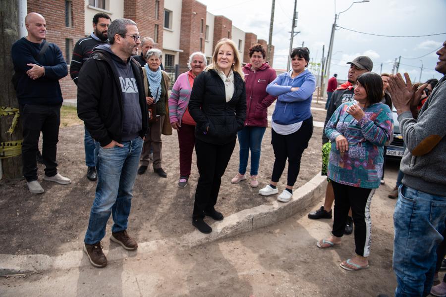 Recorrida por las obras de realojo del barrio La Chacarita