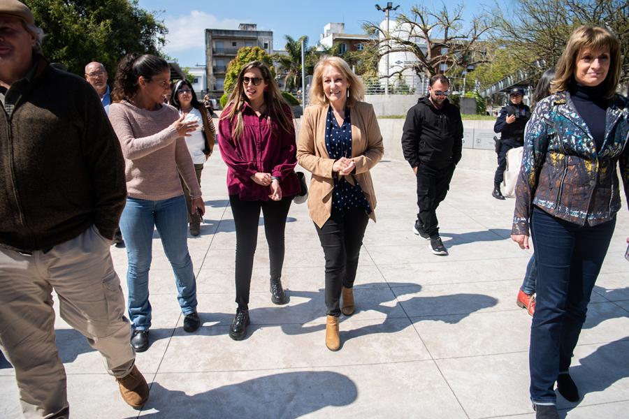 Recorrida por feria sustentable “Montevideo más Verde” en el parque Villa Dolores