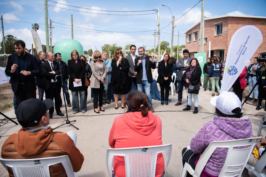 Entrega de viviendas a familias del barrio La Paloma