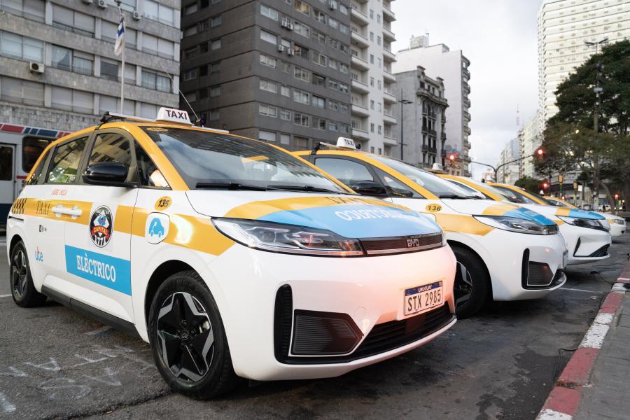 Presentación de nuevos taxis eléctricos 