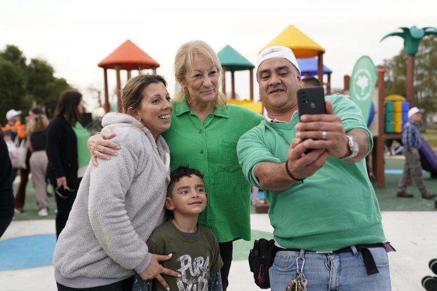 inauguración de espacio de juegos infantiles en el parque Andalucía