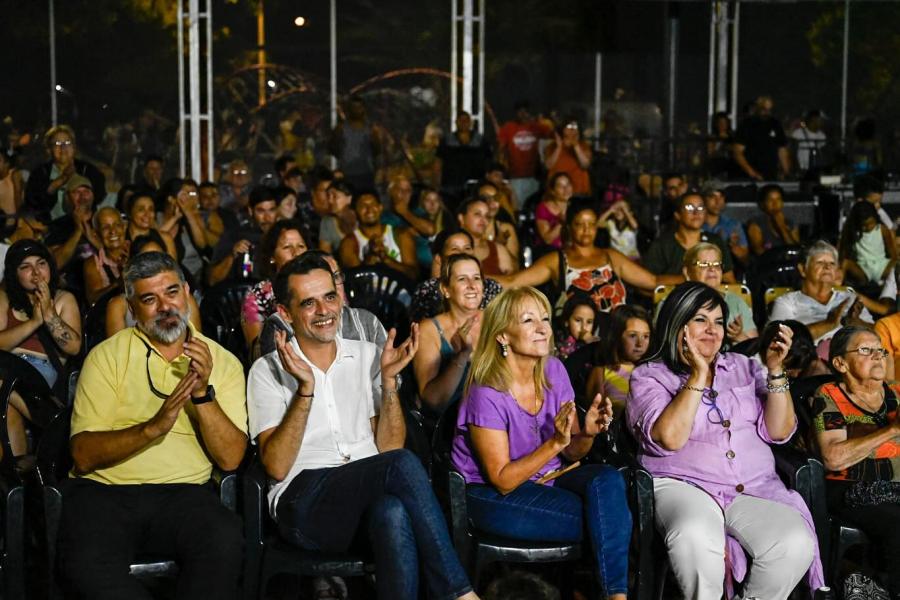 Escenario móvil Plaza Tacuruses  