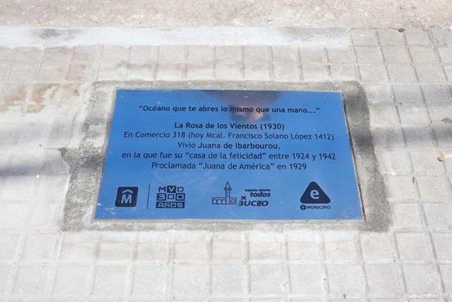 Placa conmemorativa a Juana de Ibarbourou