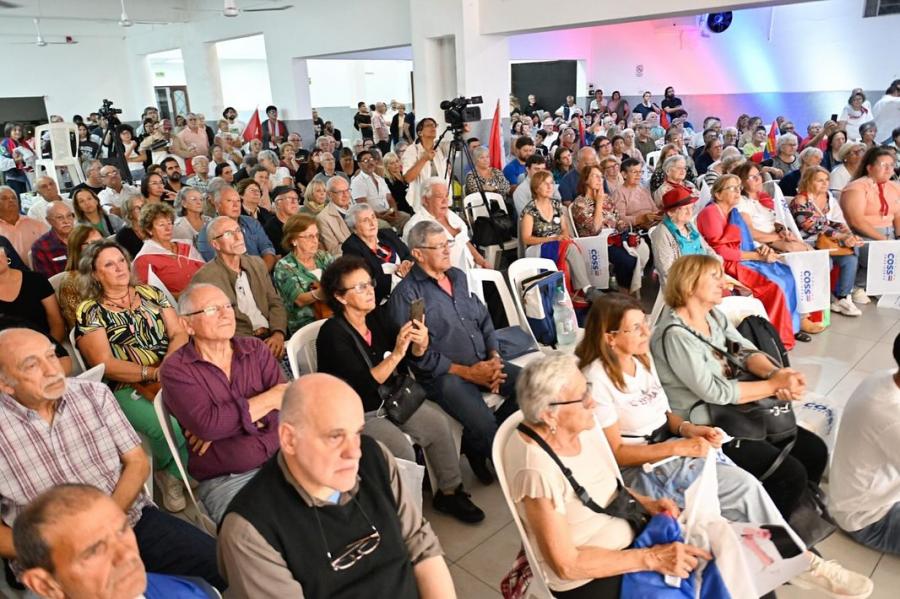 Acto en Flores