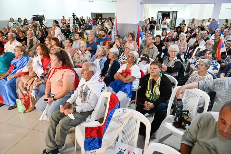 Acto en Flores