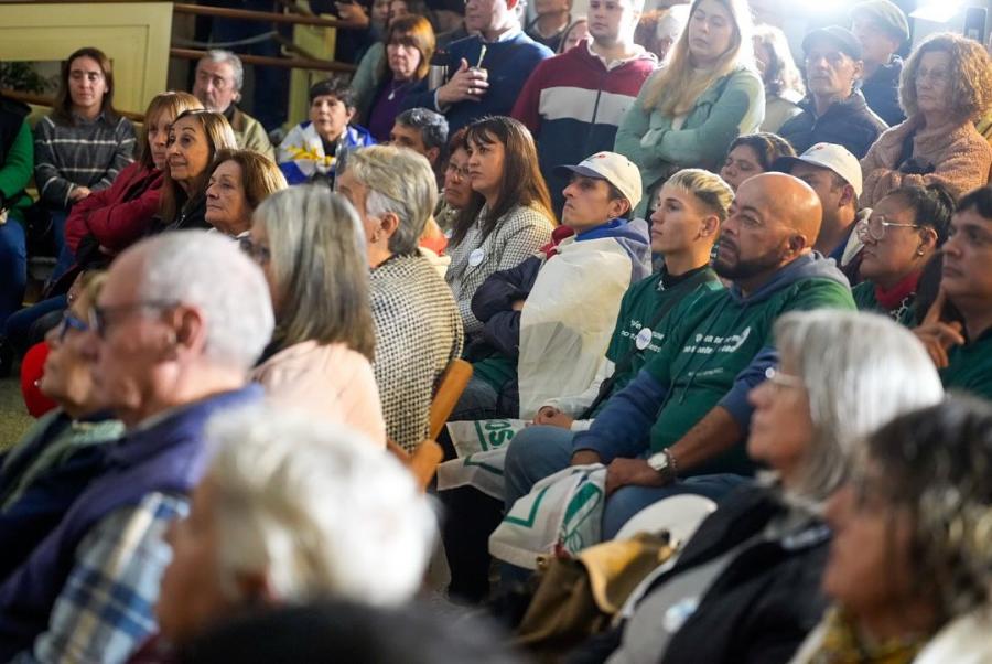 Acto en Flores