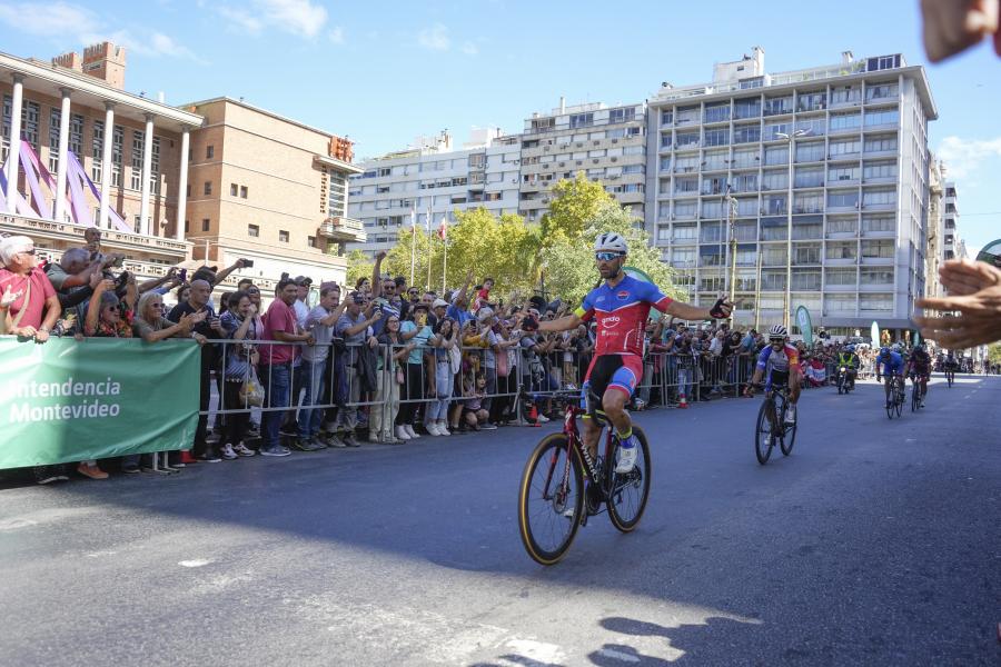 Llegada de la 78a Vuelta Ciclista del Uruguay