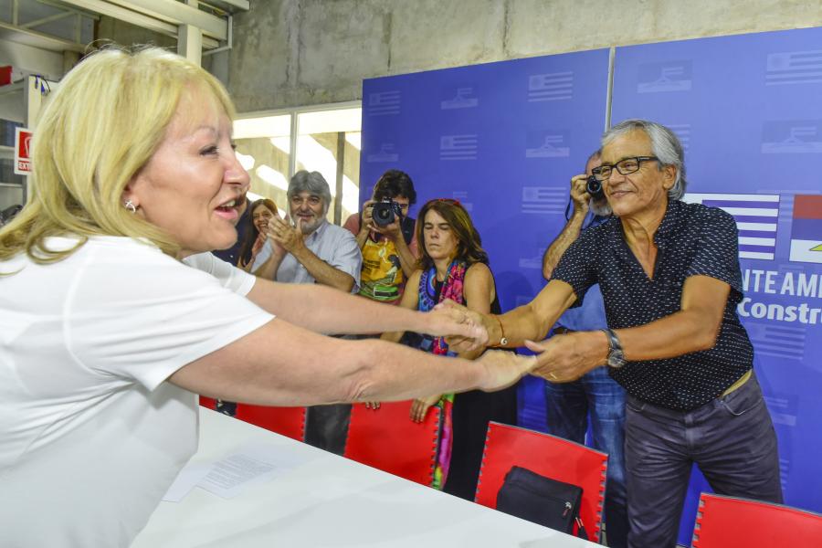 Lanzamiento junto a sectores