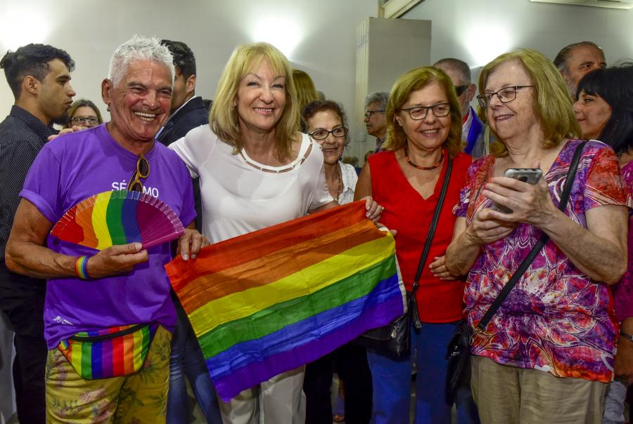 Lanzamiento junto a sectores