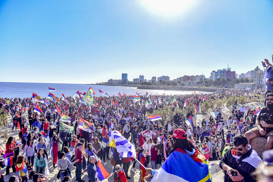 Banderolazo en Playa Ramírez 