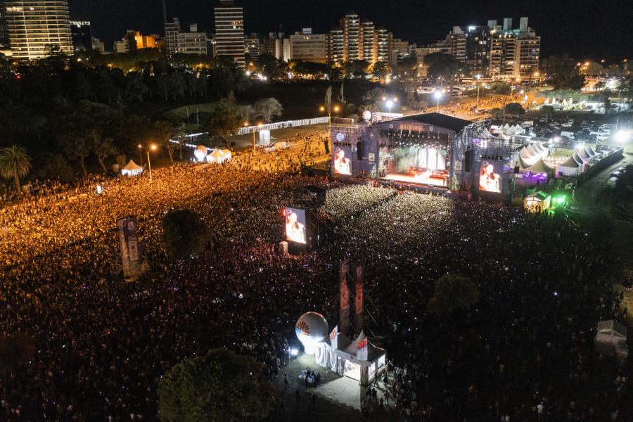 FESTIVAL ACÁ ESTAMOS