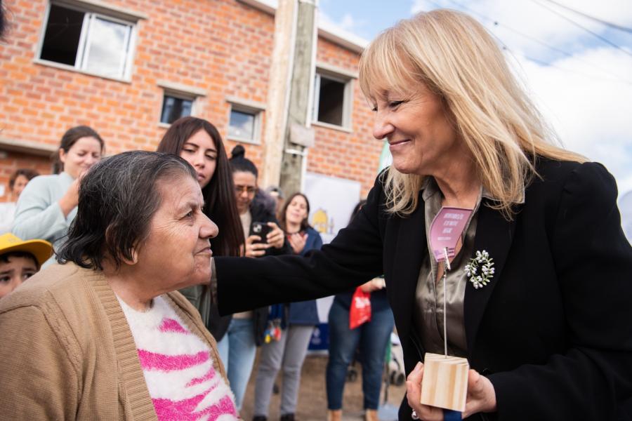 Entrega de viviendas en el barrio la paloma