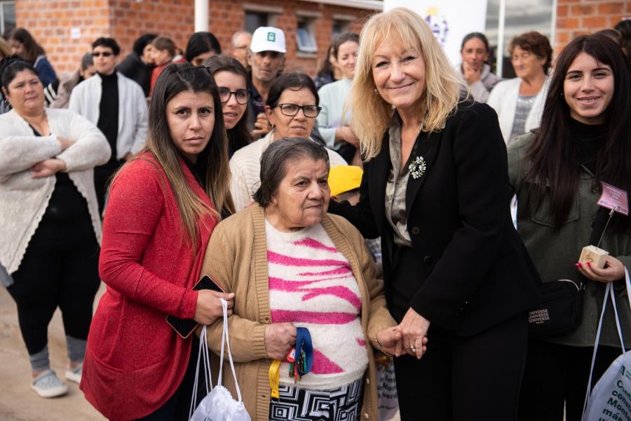 Entrega de viviendas en el barrio la paloma